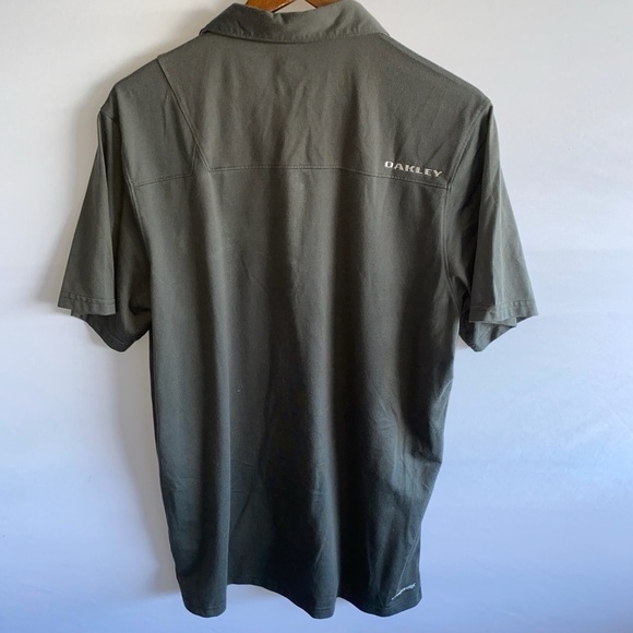 Men's Oakley Grey Front Pocket Polo Shirt - Picture 6 of 9